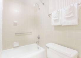 Days Inn by Wyndham Cedar Falls- University Plaza 3