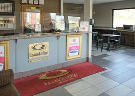Econo Lodge Wooster 3