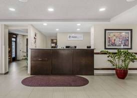 Clarion Pointe Staunton East 3