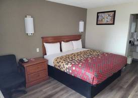 Econo Lodge Temple 4