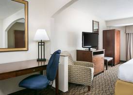 Holiday Inn Express & Suites CLINTON by IHG 2