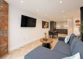Stylish 1BR - Sleeps 4 - Free Parking - Manchester 5