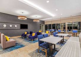 La Quinta Inn & Suites by Wyndham Kansas City Beacon Hill 2