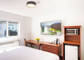 Travelodge by Wyndham Langley 5