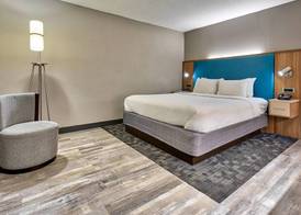 Country Inn & Suites by Radisson, Hampton Coliseum 3