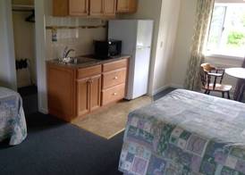 VILLAGE GREEN MOTEL 3
