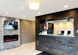 Super 8 by Wyndham Cedar Rapids 2