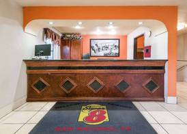 Super 8 by Wyndham San Antonio/I-35 North 3