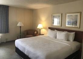 La Quinta Inn by Wyndham Indianapolis Airport Executive Dr 5