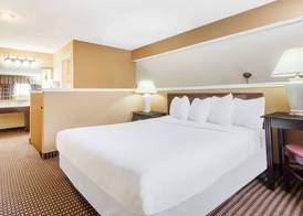 Hawthorn Extended Stay by Wyndham Columbus 3