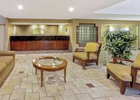 La Quinta Inn & Suites by Wyndham Appleton College Avenue 2