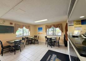 Days Inn by Wyndham Torrington 2