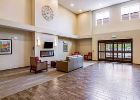 Comfort Suites Wooster near University Campus 4