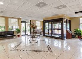 Quality Inn & Suites Hanes Mall 4