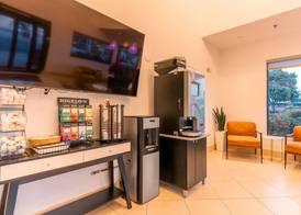 Hotel Aluxor SFO, Shuttle Service 3