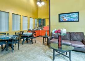 Howard Johnson by Wyndham San Marcos 4