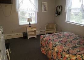 Simmons Motel and Suites 5