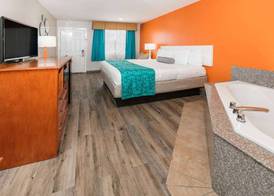 Howard Johnson by Wyndham Lafayette 4