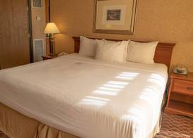 Ramada by Wyndham Topeka Downtown Hotel & Convention Center 4