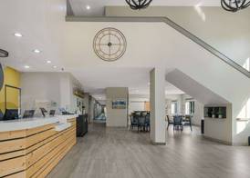 Quality Inn & Suites Roanoke - Fort Worth North 4