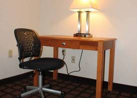 Super 8 by Wyndham Beaumont I-10 College St 4