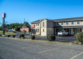 Econo Lodge Inn & Suites North Syracuse Airport 3