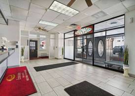 Econo Lodge Inn & Suites Waterloo Downtown 3