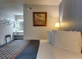 Econo Lodge Branson Theater District 4