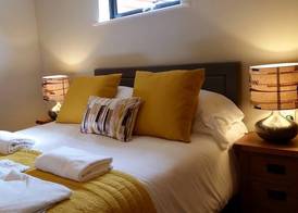 Tor Farm Lodges - Private Hot Tubs, Shared Seasonal Outdoor Pool, Dog Friendly 3