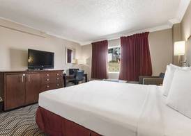 Jack London Inn 4