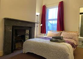 Shirley House 1, No-Frills Guest House, Self Catering, Smart Lock Check-in, Kitchen, Washer, Dryer, Great for Contractors 2