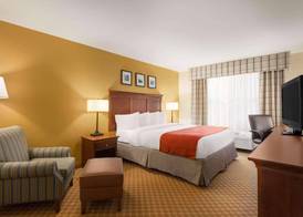 Country Inn & Suites by Radisson, Holland, MI 5