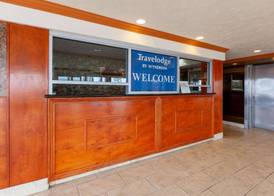Travelodge by Wyndham Cleveland Airport 5