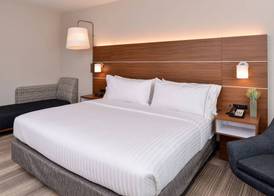 Holiday Inn Express & Suites ST. PETERSBURG - MADEIRA BEACH by IHG 5