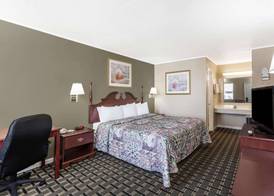 Days Inn by Wyndham Lenoir City 2