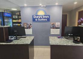 Days Inn & Suites by Wyndham Tampa/Raymond James Stadium 2