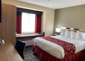 Microtel Inn & Suites by Wyndham Charleston 3