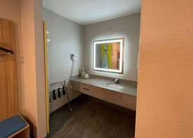Days Inn by Wyndham Near Seaworld San Antonio 5
