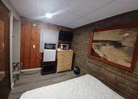 Falls Motel 4