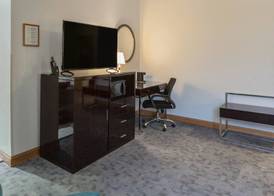 Super 8 by Wyndham Uniontown PA 5