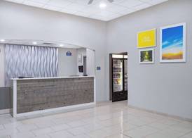 Days Inn & Suites by Wyndham Niagara Falls/Buffalo 5