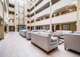 Quality Suites Lansing West 3