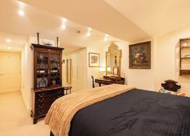 Large 4-bed 8-guests W/patio 1841 House Paddington 2