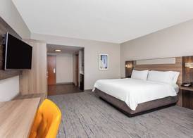 Holiday Inn Express & Suites LANTANA by IHG 4
