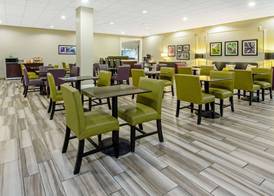 La Quinta Inn & Suites by Wyndham New Orleans Airport 2