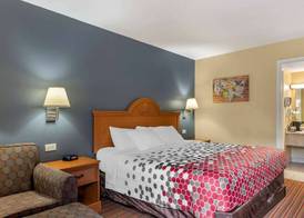 ECONO LODGE 4