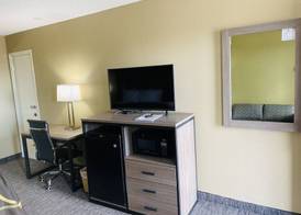 Super 8 by Wyndham New Iberia 5