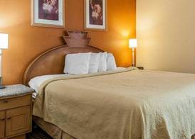 Quality Inn & Suites Shelbyville I-74 5