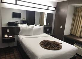 Microtel Inn & Suites by Wyndham Jacksonville Airport 4