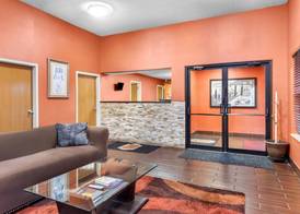 Super 8 by Wyndham Bellefontaine 2
